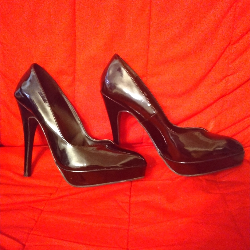 🌸Gorgeous black patent leather super high heeled pumps size 71/2